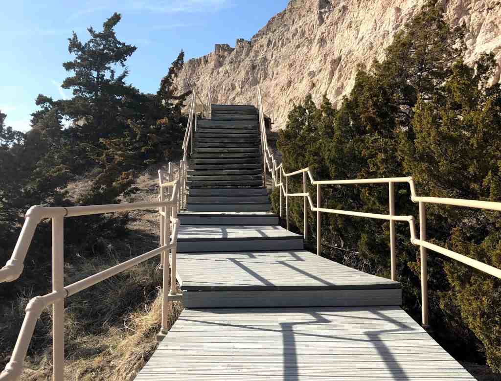 Best hikes in Badlands National Park - Cliff Shelf