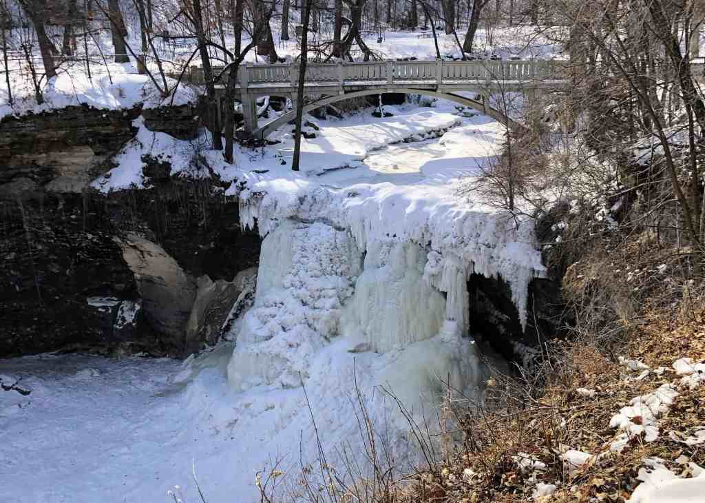 Nomad America - frozen waterfall in Minnesota